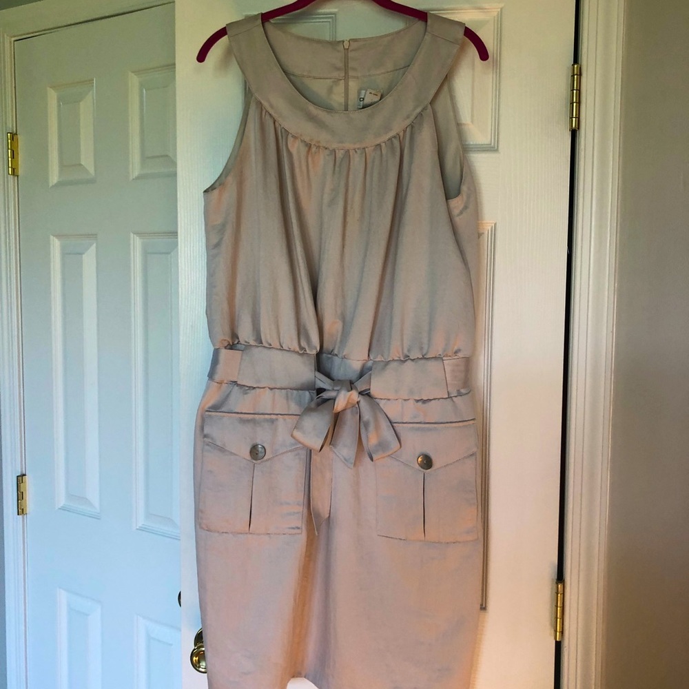 Sleeveless summer dress with scoop neck